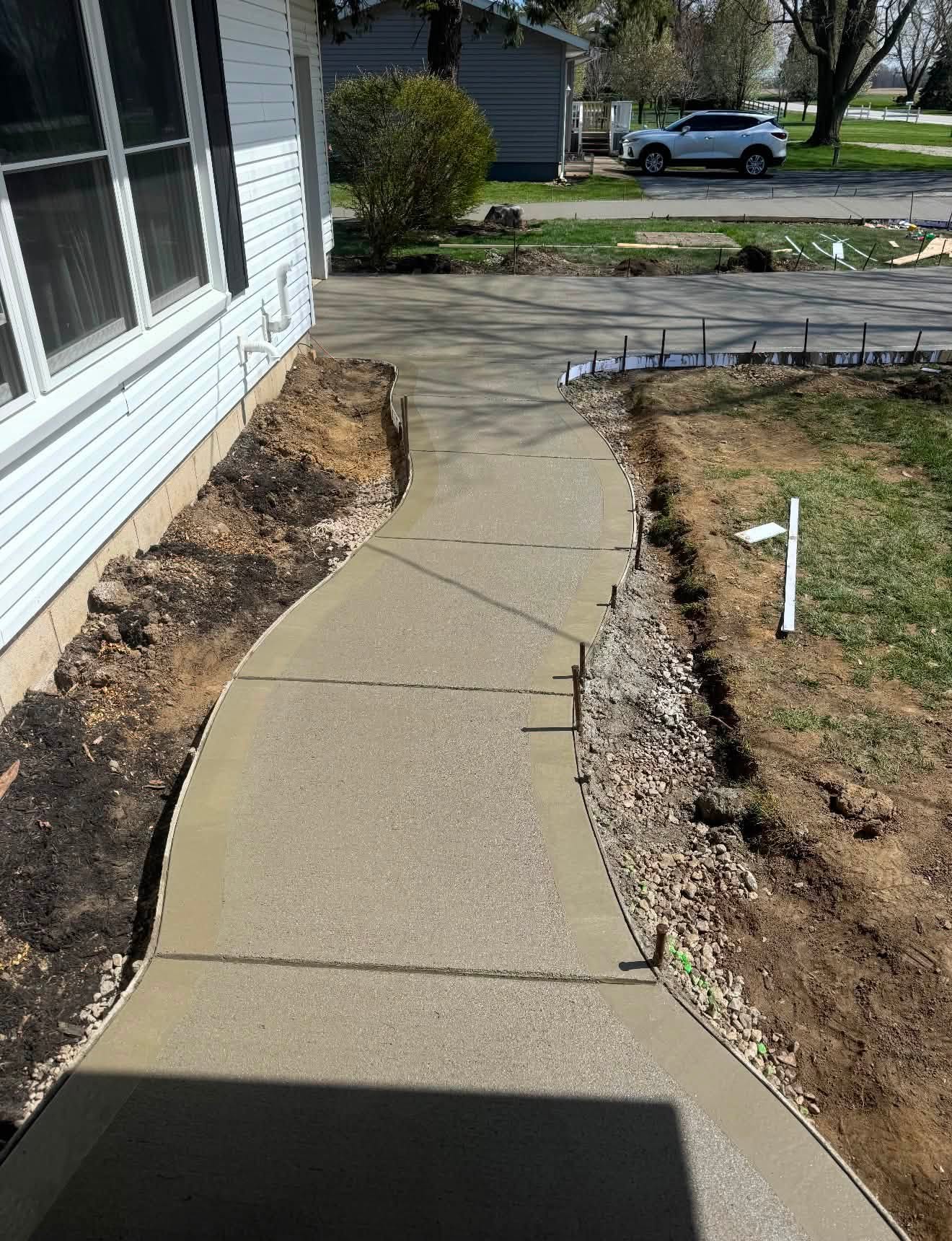Curved concrete walkway and adjoining slab after the pour